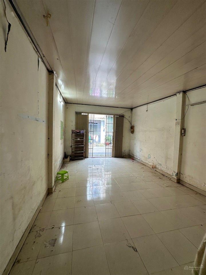Bán nhà chỉ 5.75 tỷ  mặt tiền kdc tên lửa gần aeon 413.5m², nhà cấp 4 tiện xây mới