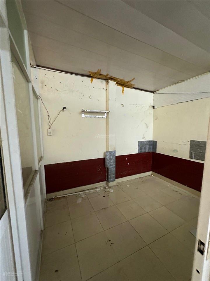Bán nhà chỉ 5.75 tỷ  mặt tiền kdc tên lửa gần aeon 413.5m², nhà cấp 4 tiện xây mới