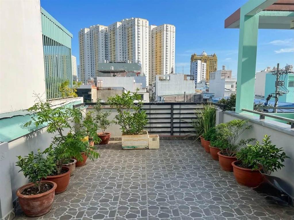 Bán nhà mặt tiền 18m lề 4m, kinh doanh sầm uất  cạnh đại lộ võ văn kiệt  hoàng ngân q8  80m2
