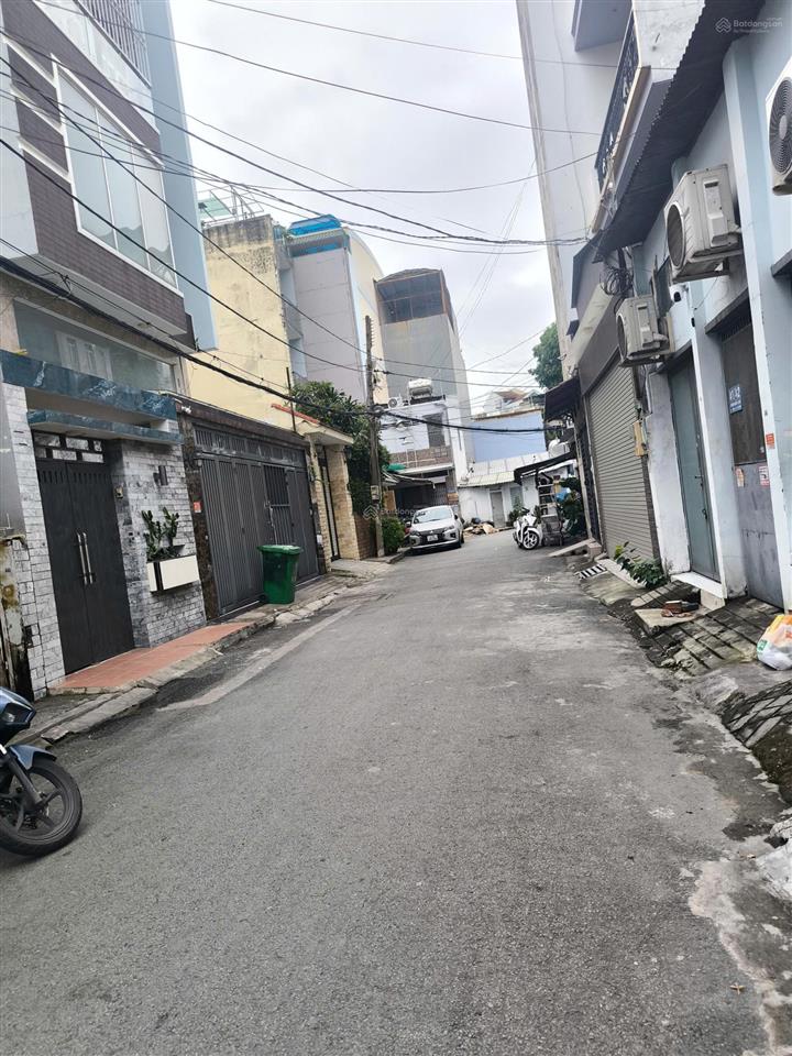 Bán mảnh đất siêu ngon ngang 8m đất vuông vức lg12m gần trường đại học công nghiệp tp.hcm