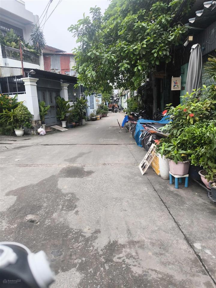 Bán mảnh đất siêu ngon ngang 8m đất vuông vức lg12m gần trường đại học công nghiệp tp.hcm