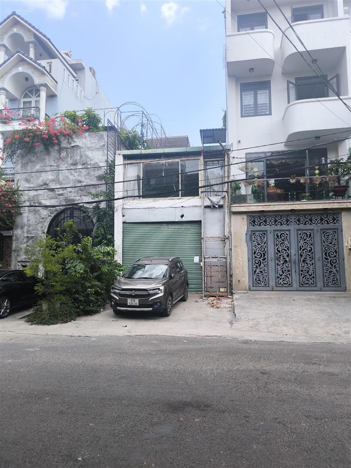 Bán đất tặng nhà nát hẻm xe tải cách mặt tiền phạm văn bạch chỉ 50m dt khủng105m2 vuông vức