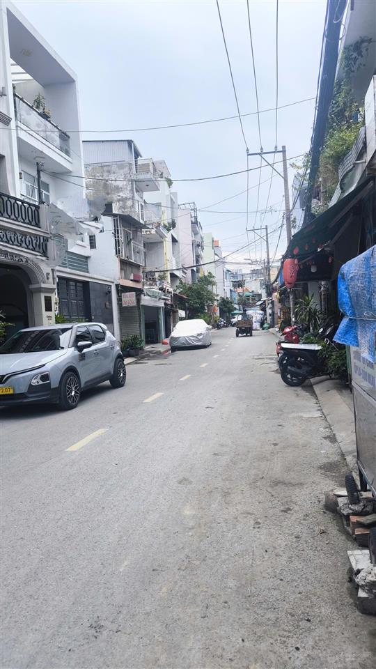 Nhà 4 tầng hxh né nhau 1/ nguyễn văn công gần sân bay tsn thuận tiện đi làm trung tâm hay sân bay