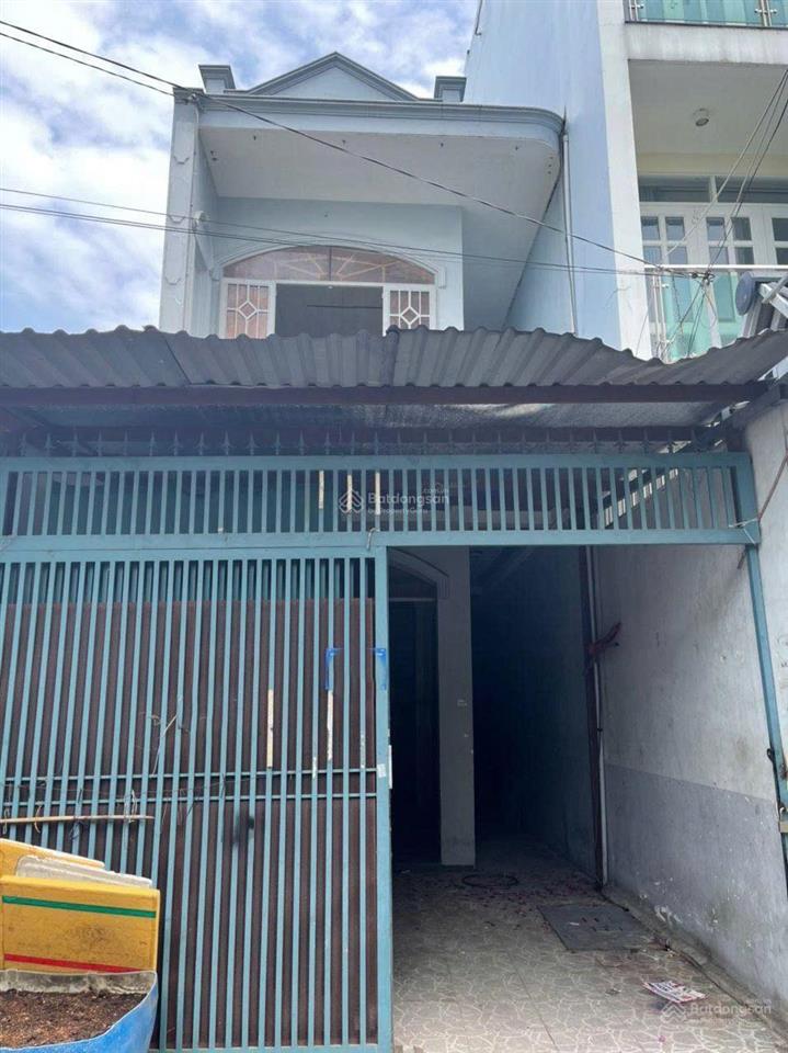 Bán đất tặng nc4 tiện cho thuê 105m2 cách mt chỉ 20m hẻm oto né đậu cửa sáng tối khu dân trí cao