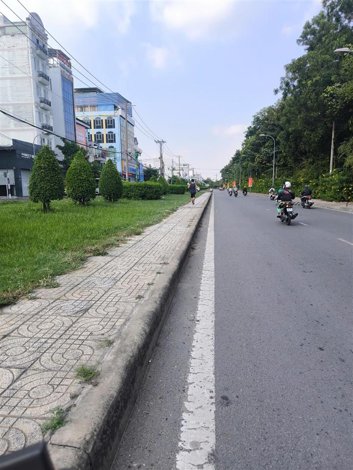 Bán nhà mt tân sơn đối diện sân golf tân sơn nhất 6x25 sổ vuông vức ko lỗi pt kinh doanh cực tốt