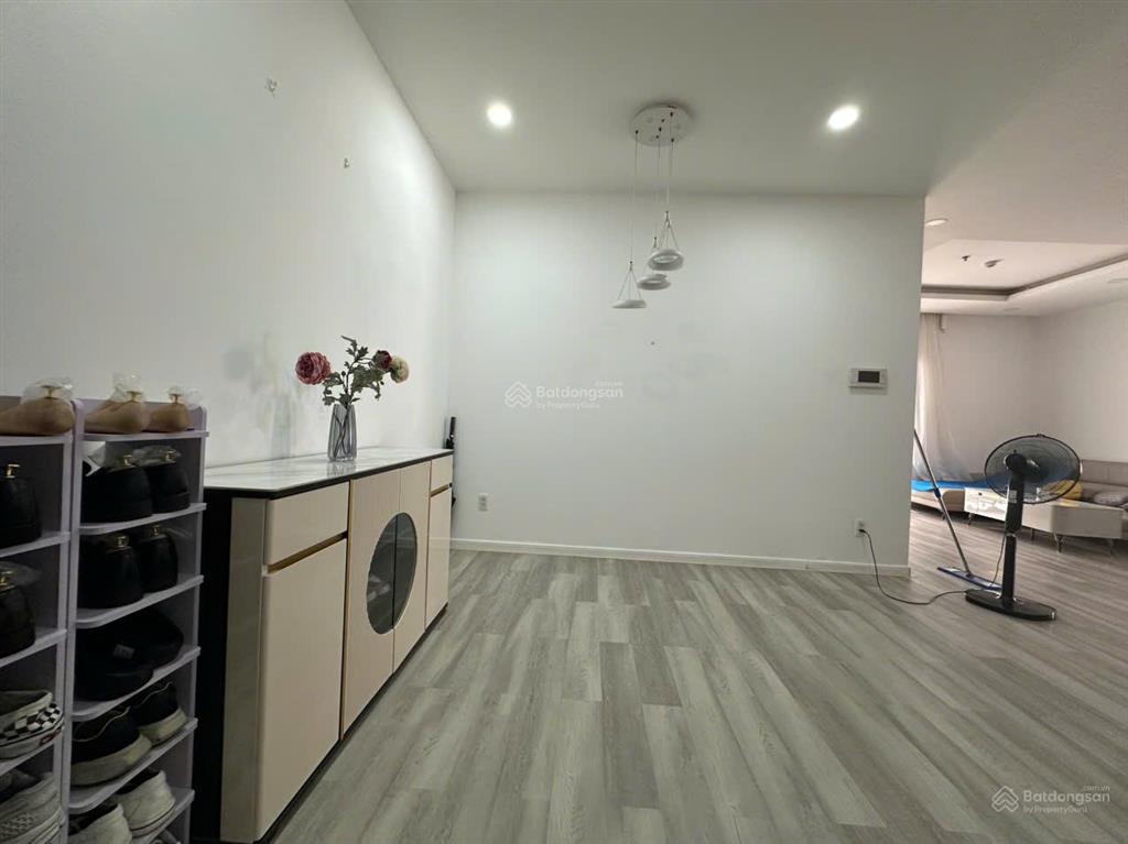 Bán gấp căn hộ 2 ngủ monarchy diện tích rộng 86m²  có sổ hồng sẵn  ngay cầu rồng