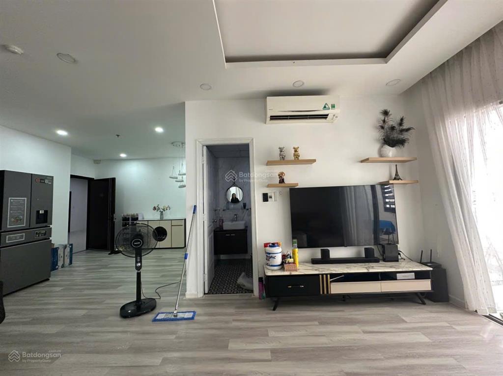 Bán gấp căn hộ 2 ngủ monarchy diện tích rộng 86m²  có sổ hồng sẵn  ngay cầu rồng
