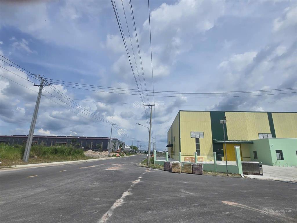 Nhà xưởng kho bãi xây sẵn (pccc tự động) 2000m2  10000m2 tiệm cận 2 cao tốc lớn, tặng 1 tháng thuê