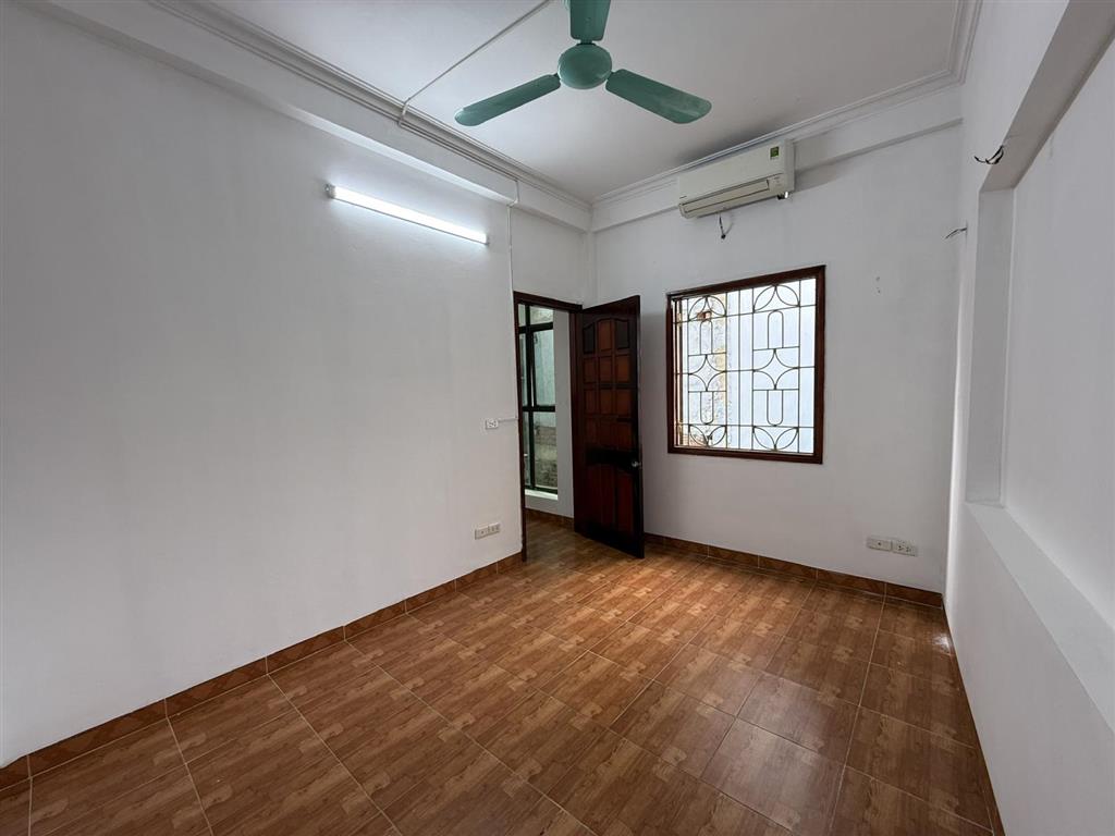 Chính chủ mỹ đình gửi bán  42m² x 5 tầng  lô góc  10m ra bộ công an ô tô tránh  giá 8.6 tỷ!