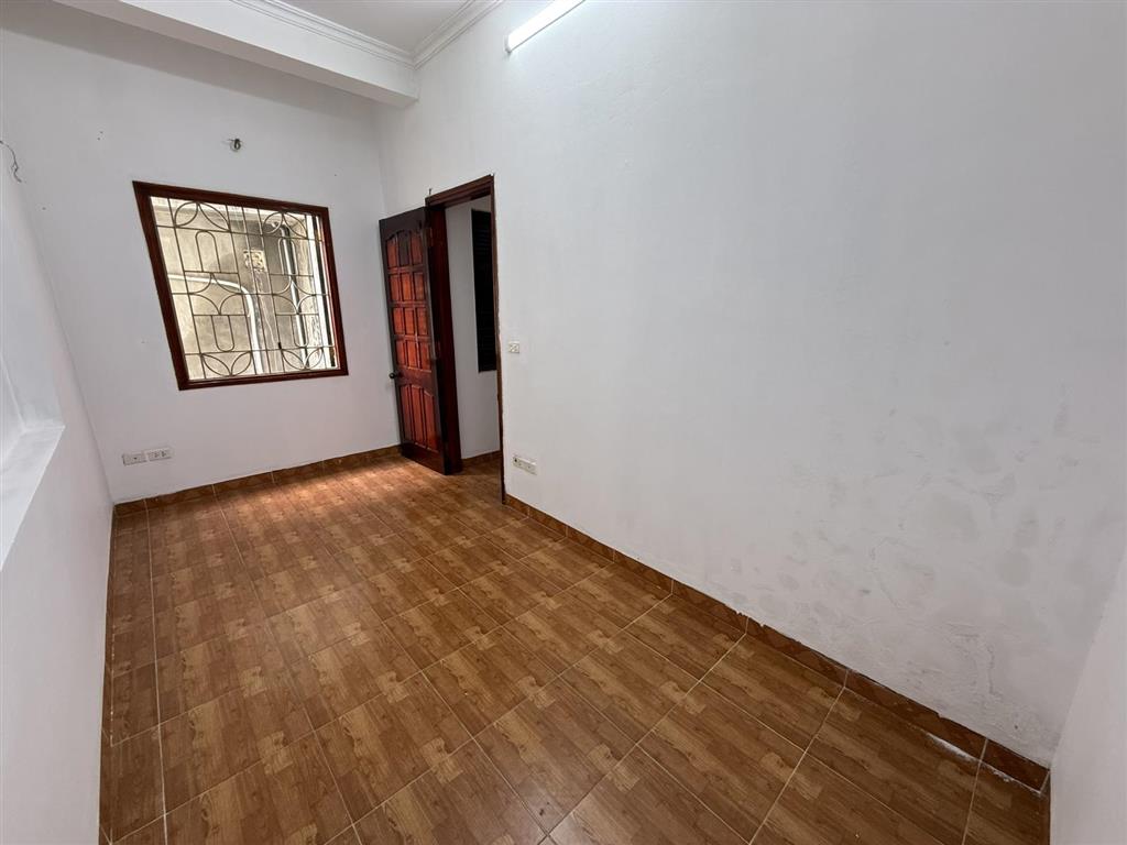 Cô em nhờ bán nhà! 5 tầng x 42m2  vài bước ra ô tô, biệt thự, bộ công an. giá chỉ 8.6 tỷ!