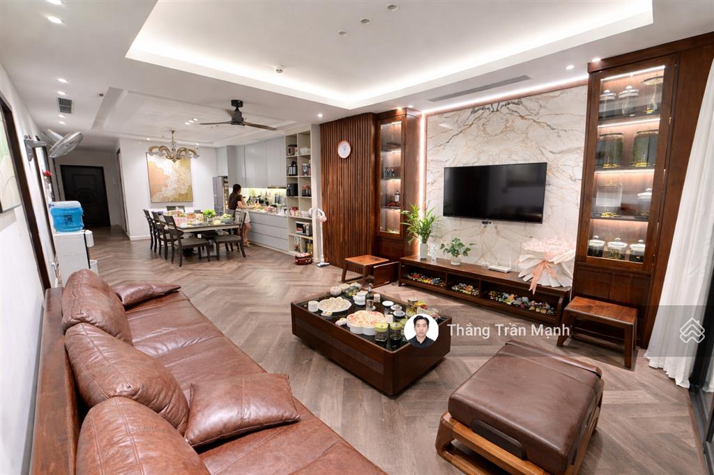 Siêu phẩm royal 131m2  4 ngủ  2 ban công đông & bắc  cực thoáng  chỉ 17.8 tỷ