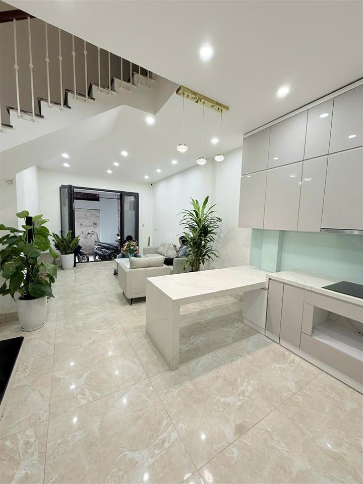 Mỹ đình  nhà mới xây 42m2 x 5 tầng  10m ra ô tô  khu vực kinh doanh sầm uất nhất giá 9.5 tỷ