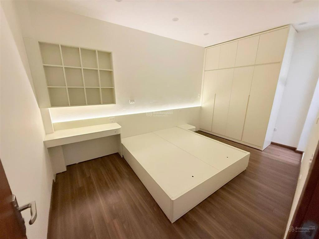 Mỹ đình  nhà mới xây 42m2 x 5 tầng  10m ra ô tô  khu vực kinh doanh sầm uất nhất giá 9.5 tỷ