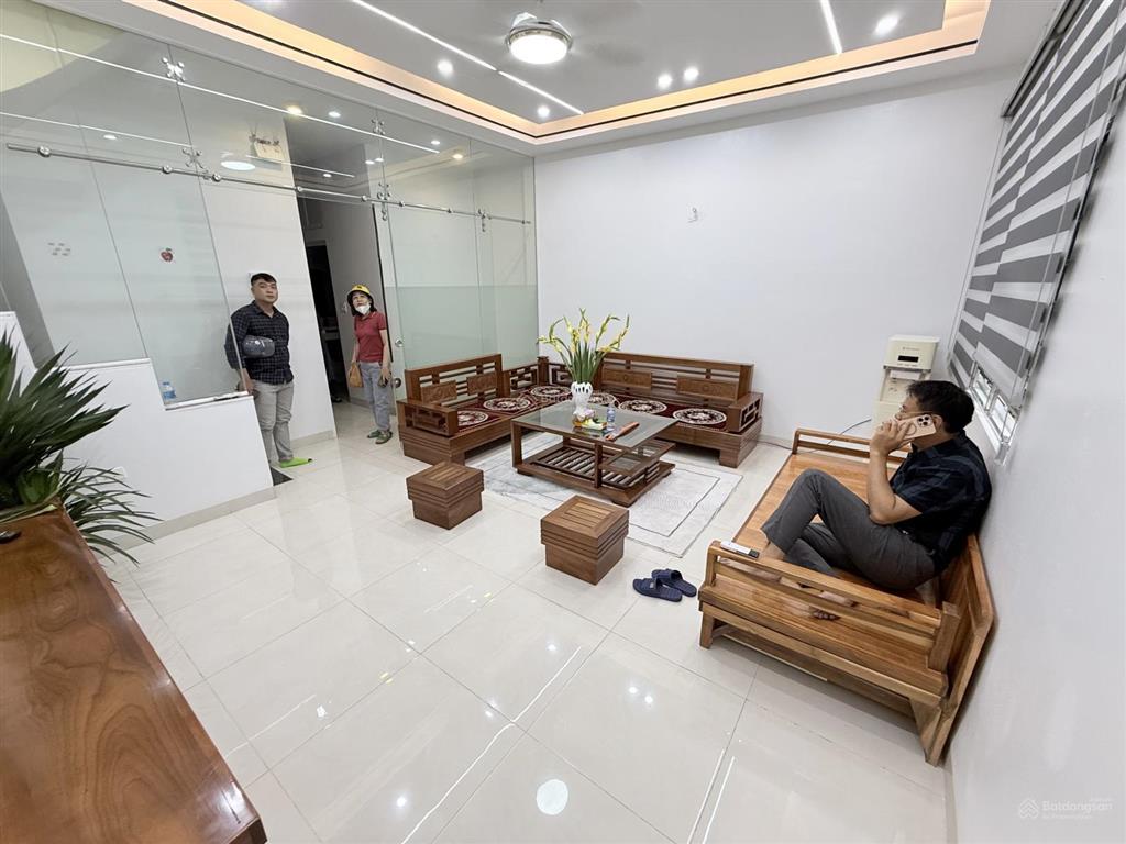 Chỉ 13 tỷ  bán nhà phân lô ô tô đỗ cửa phố mỹ đình  43m2 x 7 tầng thang máy