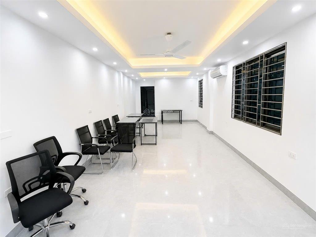 Bán tòa building mặt phố phú đô  lô góc 7 tầng thang máy  3 mặt thoáng  giá 2x tỷ!