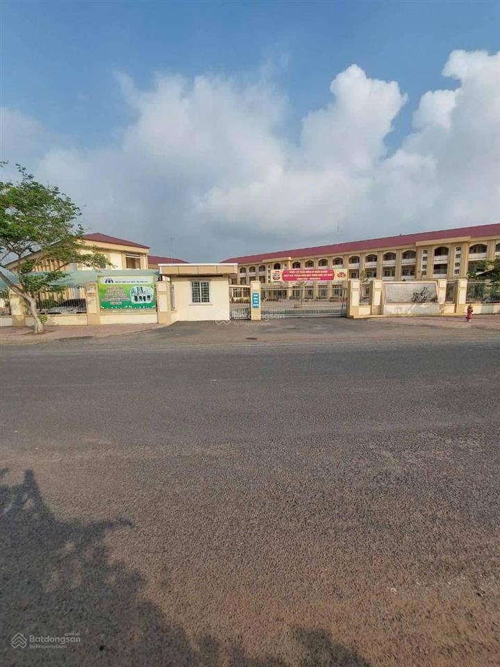 Chủ cần ra nhanh lô 250m2. đối diện chợ long thành, ngay đường t1 vào sân bay qtlt  sổ hồng riêng.