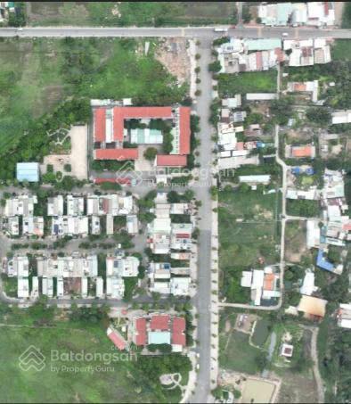 Đáo hạn ngân hàng  kdc depot tân kiên ngay đường hưng nhơn. cách ql1a 500m di chuyển thuận tiện