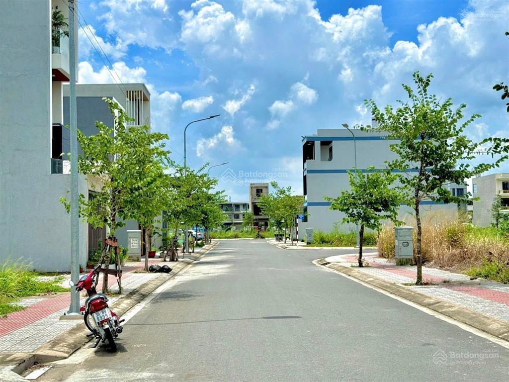 Đáo hạn ngân hàng  kdc depot tân kiên ngay đường hưng nhơn. cách ql1a 500m di chuyển thuận tiện