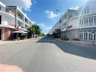 Chủ kẹt tiền  bán lô dt 105m2 giá 1tỷ8  ngay kdc hiệp phước, đường tôn đức thắng, 5p' về sân bay