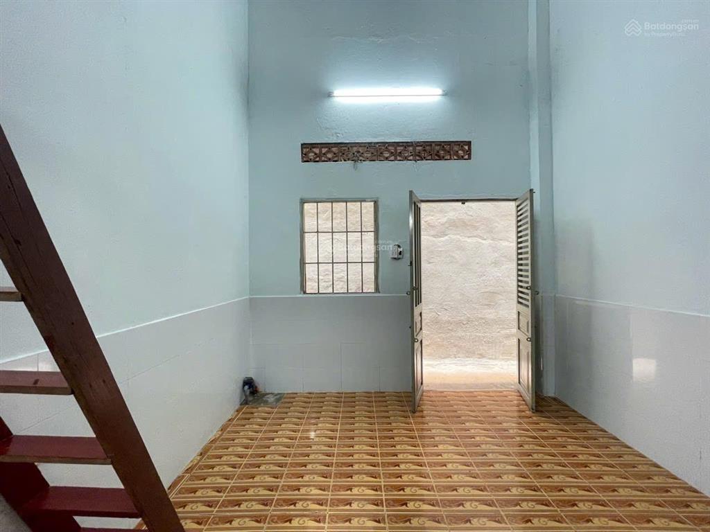 Dãy phòng tầng trệt gác cao ngay thới an 16