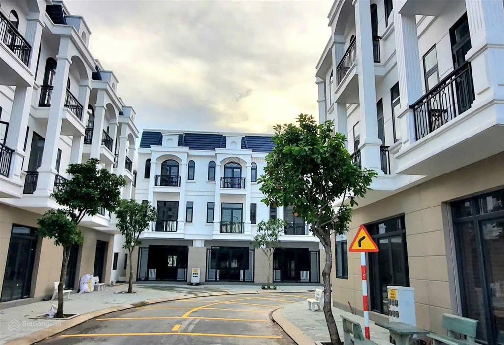 Giá sốc siêu hời cho khách mua để ở,để kinh doanh dòng tiền 65m x 3 tầng doanh thu 18tr/tháng