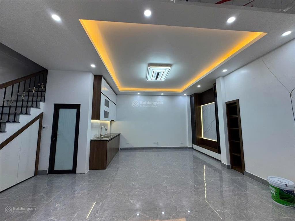 Hồ tùng mậunhà dân xây 5 tầng x 35m ngõ thông thoáng nhỉnh10 tỷ