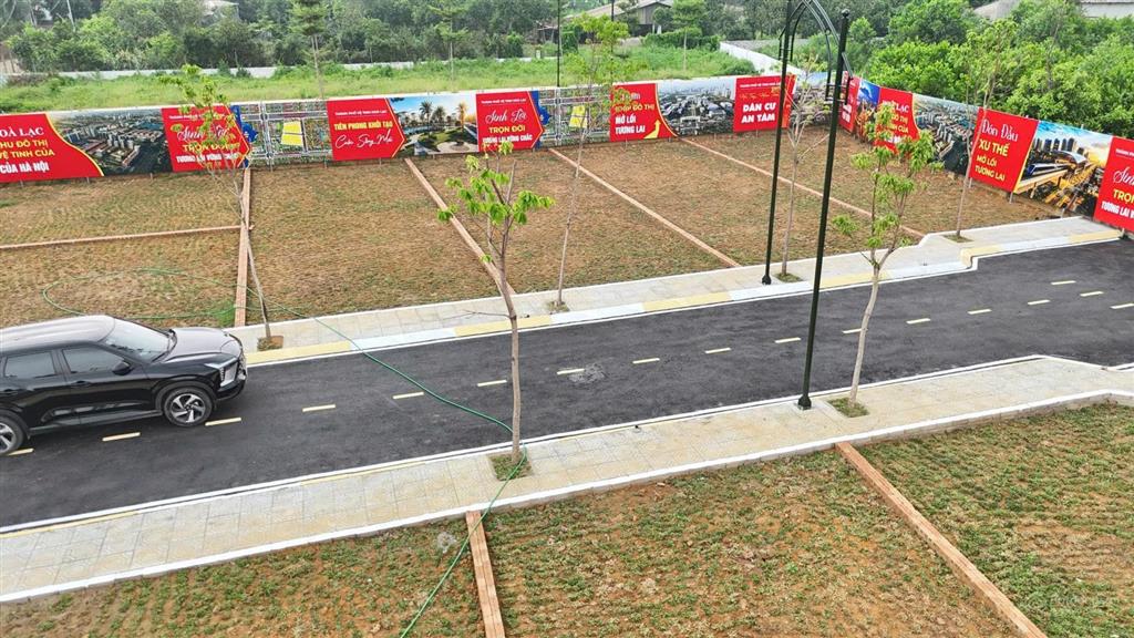 Bán nhanh lô đất hòa lạc dt 100m  lô góc  giá chỉ nhỉnh 3 tỷ đường ô tô tránh  sổ đỏ nở hậu