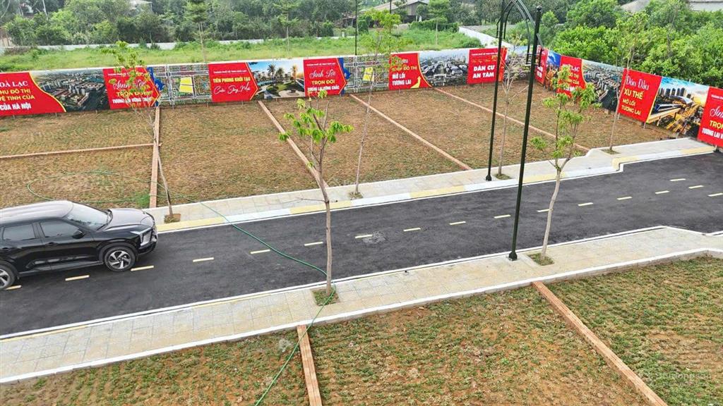 Chủ cần tiền bán 2 lô đất tại hoà lạc đường ôtô tránh  kinh doanh  sổ vuông đep  giá nhỉnh 3 tỷ