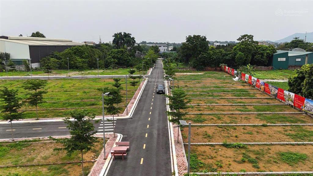 Chủ cần tiền bán 2 lô đất tại hoà lạc đường ôtô tránh  kinh doanh  sổ vuông đep  giá nhỉnh 3 tỷ