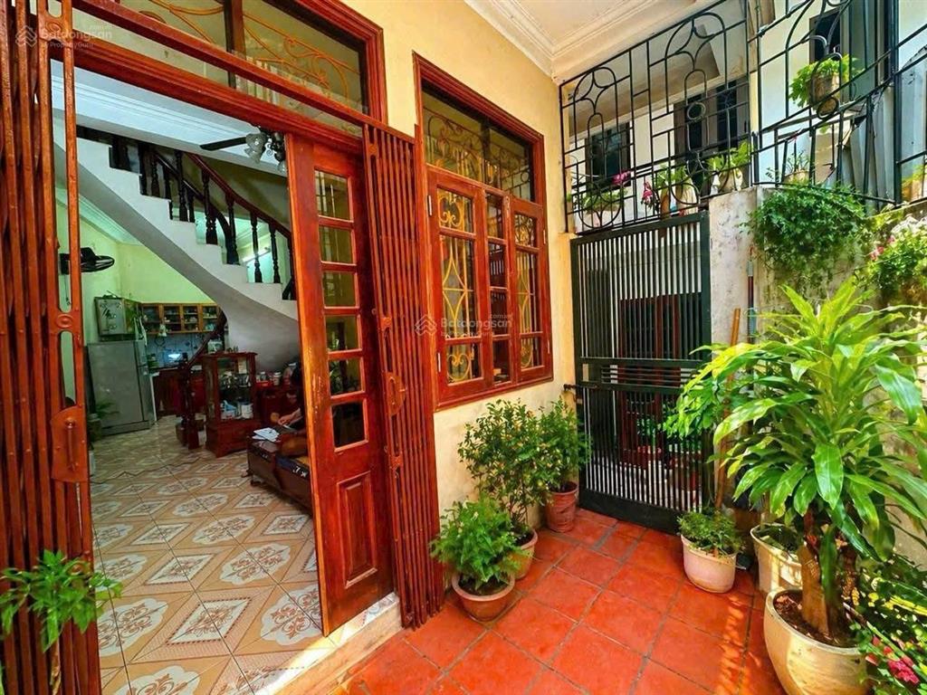 Tài chính nhỉnh 12 tỷ sở hữu nhà 3 tầng trong ngõ cầu giấy  dt gần 80m2  giá đầu tư