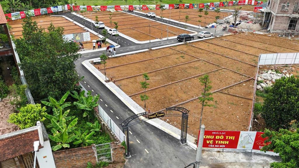 Chỉ nhỉnh 3 tỷ xíu có ngay nhà 2 tầng mới cứng  tại la gián hòa lạc 100m full thổ cư  ô tô tránh