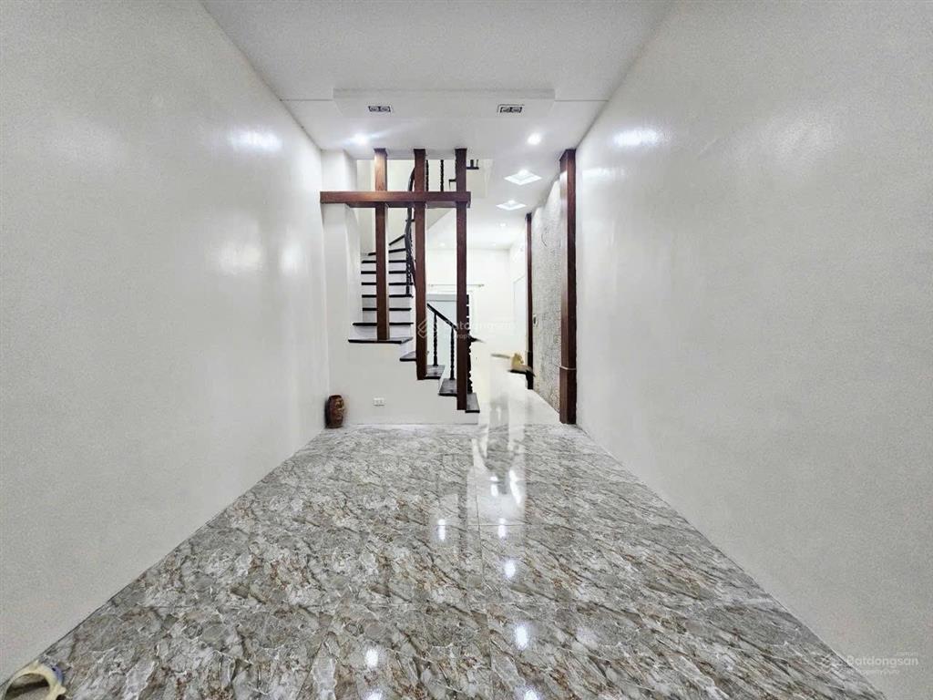 Hồ tùng mậu  cầu giấy  ngõ thông tứ phía  40m x 3 tầng  dân xây chắc chắn  nhỉnh 8 tỷ