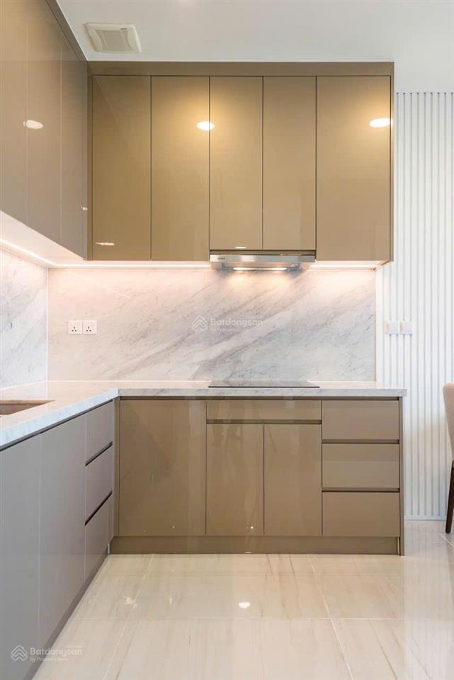 Chủ cần bán căn hộ 2pn 61 m2 đã có sổ hồng tại c/c kingdom 101 334 tô hiến thành, q10, giá 6.3 tỷ