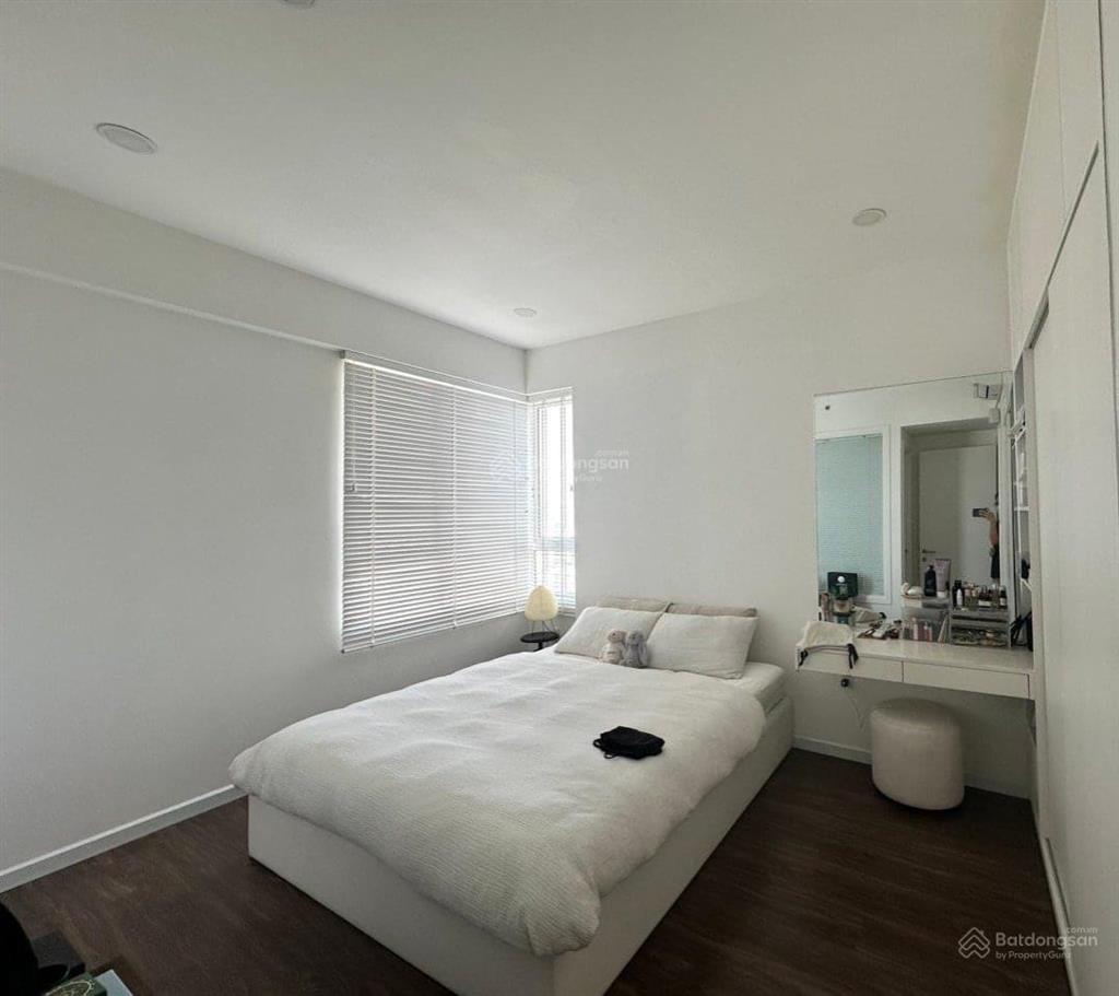 Bán căn góc 2pn  giá 7 tỷ 860  ban công bốn cánh  diện tích 77m2