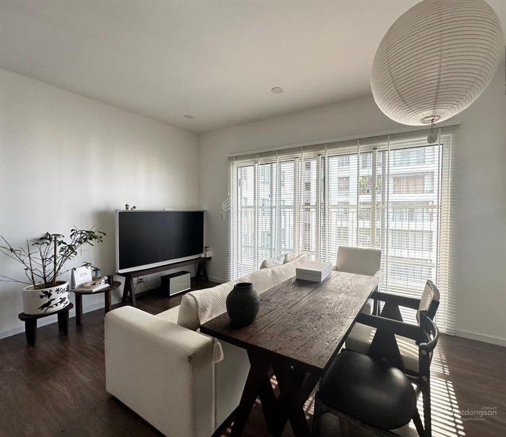 Bán căn góc 2pn  giá 7 tỷ 860  ban công bốn cánh  diện tích 77m2