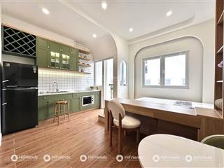 Căn hộ mới 100% ban công thoáng nằm gần hàng xanh, đầy đủ tiện ích, full nội thất, khu an ninh
