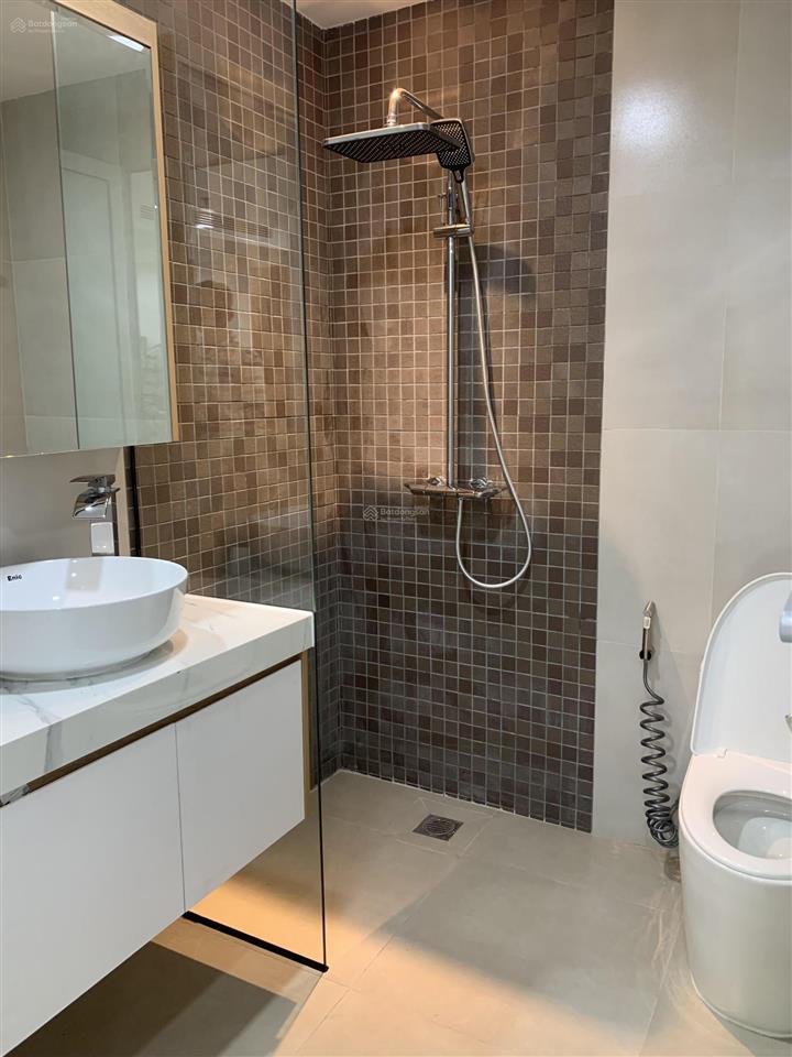 Căn hộ mới 100% ban công thoáng nằm gần hàng xanh, đầy đủ tiện ích, full nội thất, khu an ninh