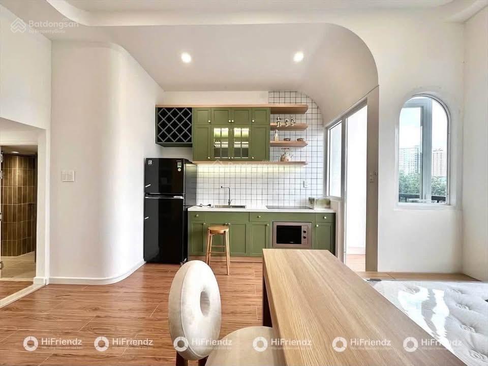 Căn hộ mới 100% ban công thoáng nằm gần hàng xanh, đầy đủ tiện ích, full nội thất, khu an ninh