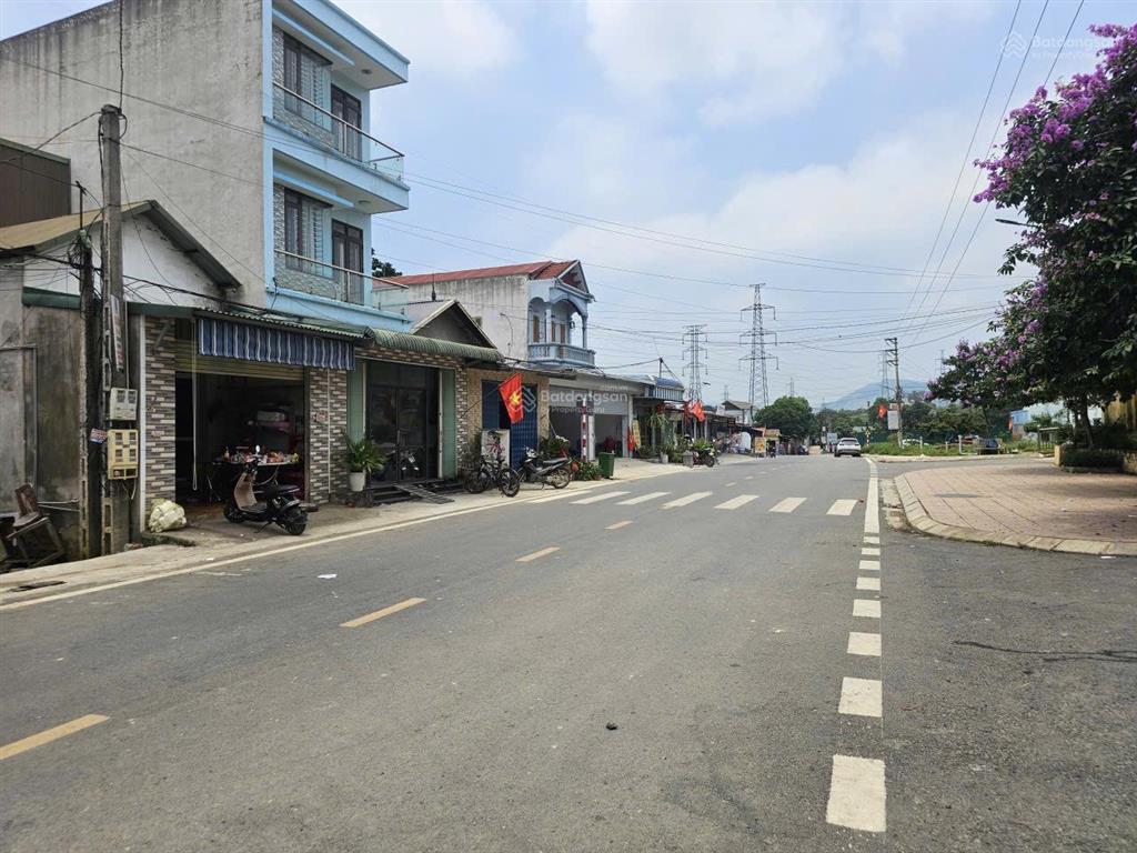 Bán lô đất ngay trường đại học fpt  giá 3 tỷ  để về sài gòn gấp  full thổ  ô tô tránh