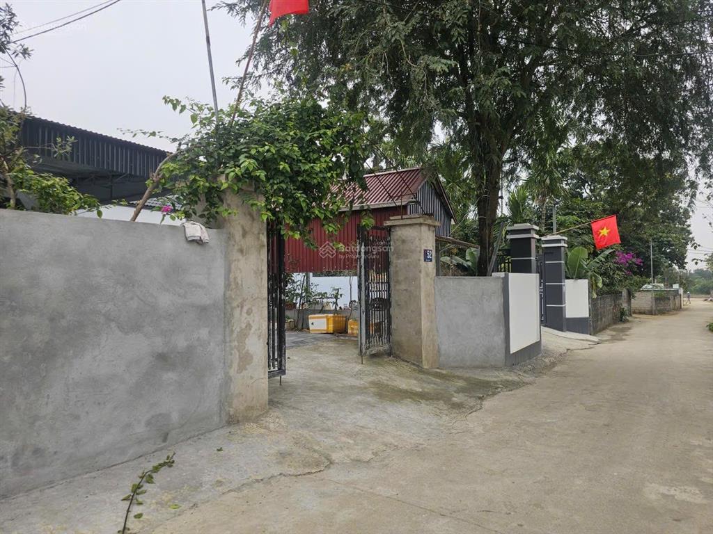 Lô góc 2 mặt tiền đường  giá 2,5 tỷ  cần bán gấp giải quyết bank