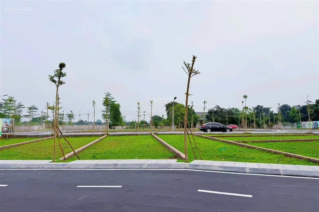 Đất nghỉ dưỡng view hồ  giá 3 tỷ  vị trí cực kì đẹp  có chỗ đậu ô tô