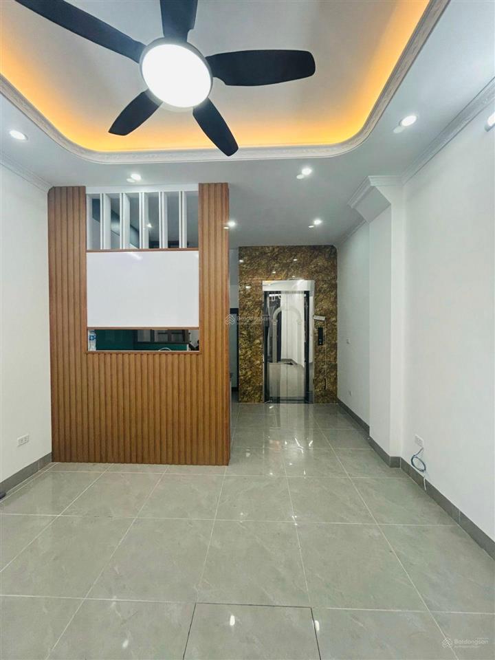 Nhà cầu diễn 32m chỉ 8,2 tỷ 6 tầng thang máy 2 mặt thoáng nhà mới đẹp ở ngay