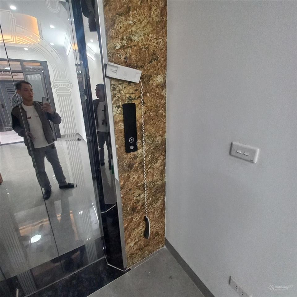 Nhà cầu diễn 32m chỉ 8,2 tỷ 6 tầng thang máy 2 mặt thoáng nhà mới đẹp ở ngay