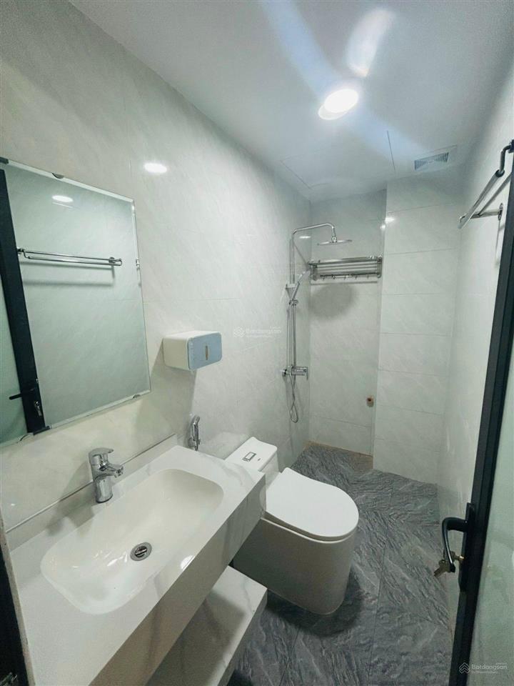 Nhà cầu diễn 32m chỉ 8,2 tỷ 6 tầng thang máy 2 mặt thoáng nhà mới đẹp ở ngay