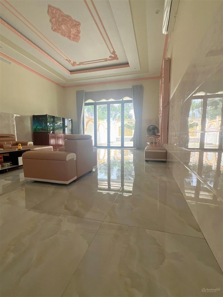 Chỉ 5,5 tỷ sở hữu ngay 504 m2 (18x28m) full thổ cư căn nhà đẹp & full nội thất