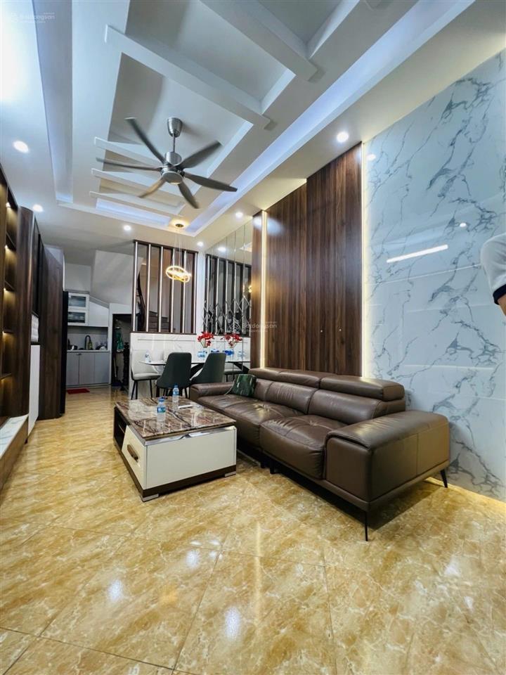 Nhà mới cầu giấy 32m (sd 37m) 5 tầng full nội thất giá chỉ 13 tỷ