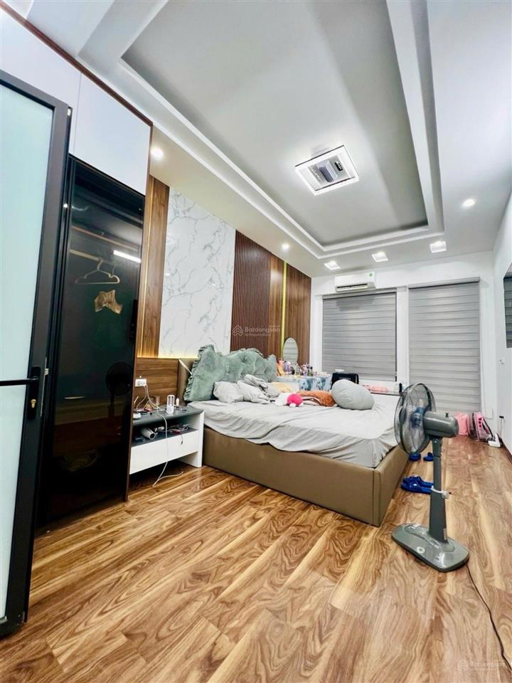 Nhà mới cầu giấy 32m (sd 37m) 5 tầng full nội thất giá chỉ 13 tỷ