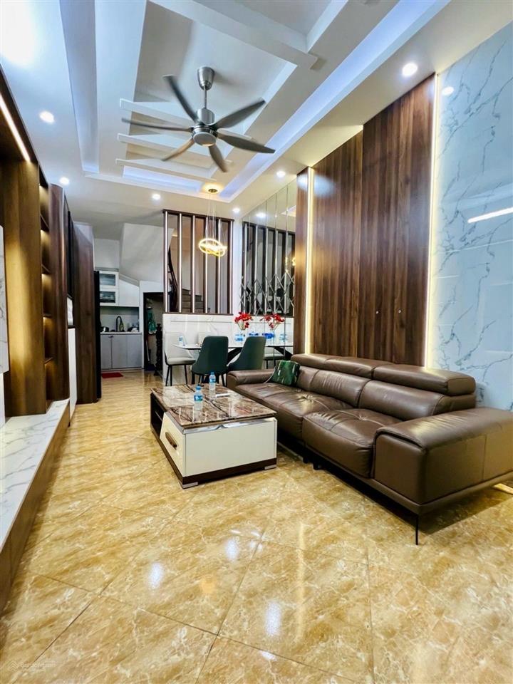 Nhà mới cầu giấy 32m (sd 37m) 5 tầng full nội thất giá chỉ 13 tỷ