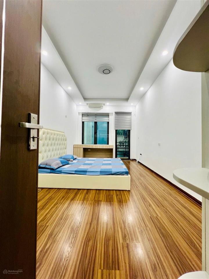 Nhà mới cầu giấy 32m (sd 37m) 5 tầng full nội thất giá chỉ 13 tỷ
