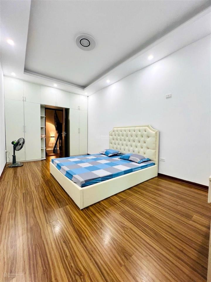 Nhà mới cầu giấy 32m (sd 37m) 5 tầng full nội thất giá chỉ 13 tỷ